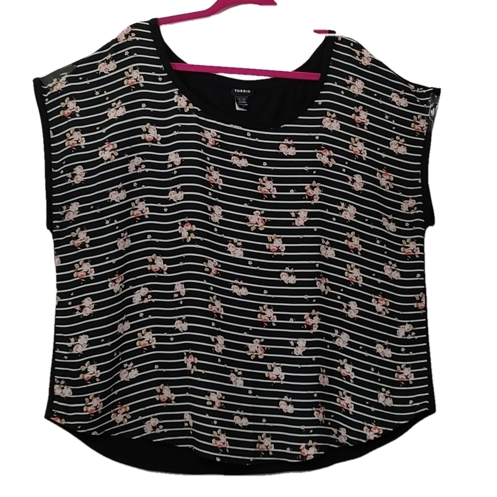 Torrid Pink and Black Floral Cap Sleeve Top Size 2X